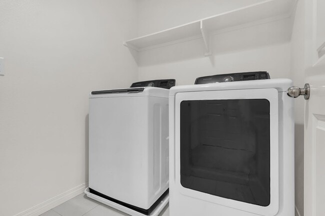 Building Photo - 1520 W 1st St