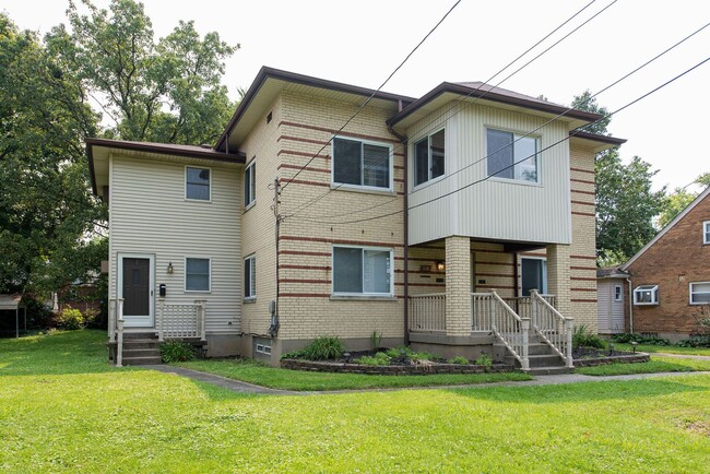 Building Photo - Extra Spacious Top Unit Duplex