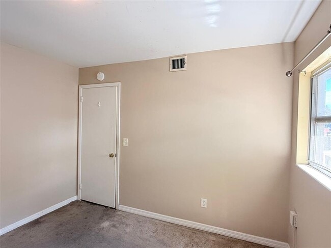 Building Photo - 1219 Julian Ln Dr