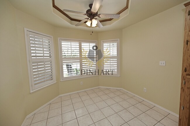 Building Photo - 3750 W Vincent Ln