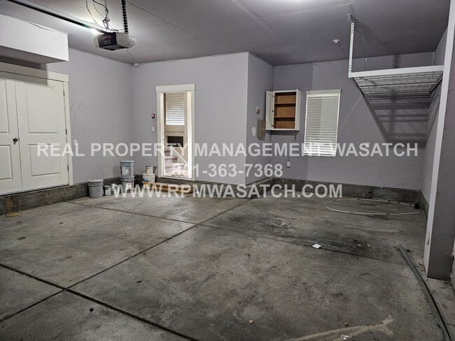 Building Photo - 4 Bedroom 2.5 Bath Town Home in Daybreak!