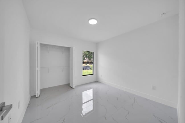 Building Photo - 2413 Quentin Ave S