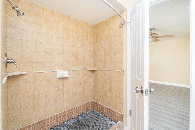 Building Photo - 3 bedroom Home with Pool and Spa