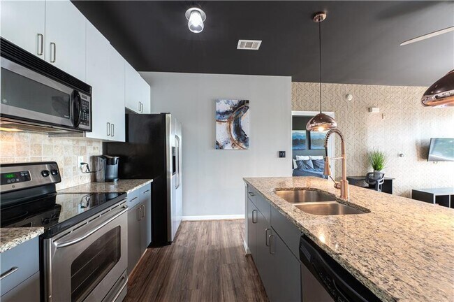 Building Photo - 898 Oak St SW