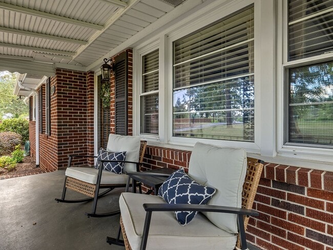 Building Photo - Immaculately Maintained, unfurnished 2 BR, 1 BA  Greer NO APPLICATION FEE if APPROVED