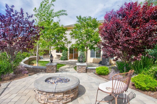 Building Photo - Beautiful 5 Bedroom Home (1 Downstairs) with VIEWS