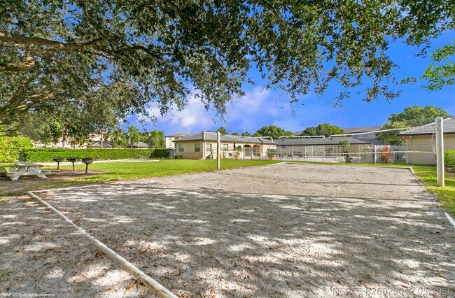 Building Photo - 2040 Greenview Shores Blvd