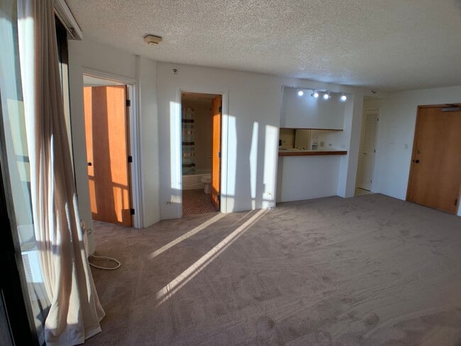 Building Photo - Honolulu (Salt Lake) - Plaza Landmark - 1 bedrooms with washer/dryer and 1 parking