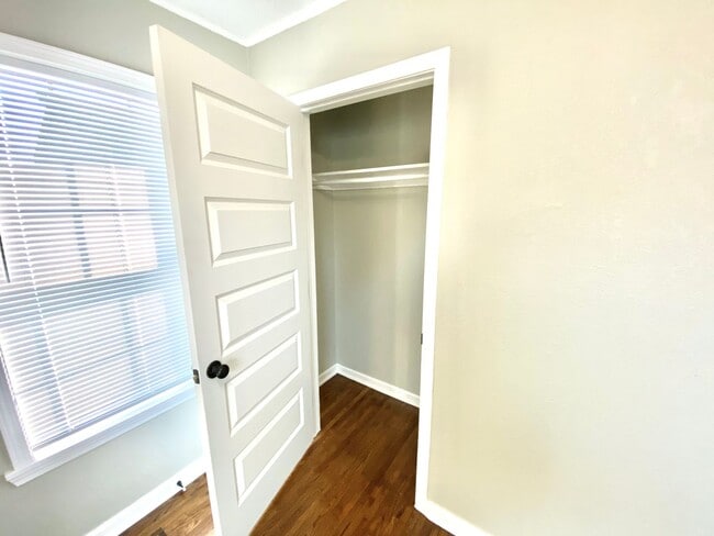 Building Photo - Charming Jenks Home with Vintage Character...