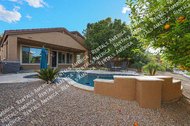 Building Photo - 6806 W Skylark Dr