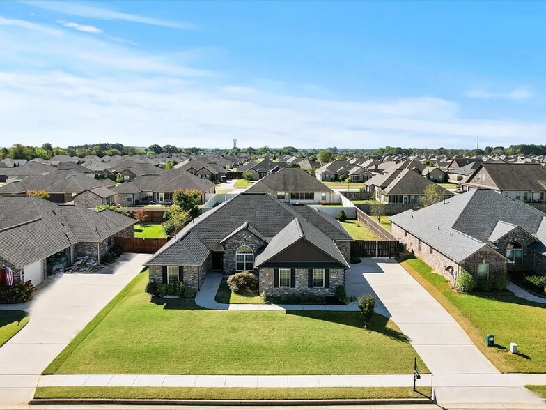 Primary Photo - 27998 Cross Gate Dr