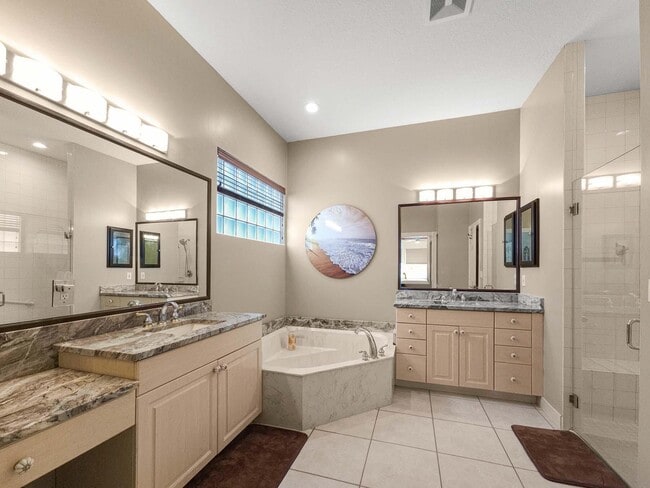 Building Photo - 5058 Glenville Dr