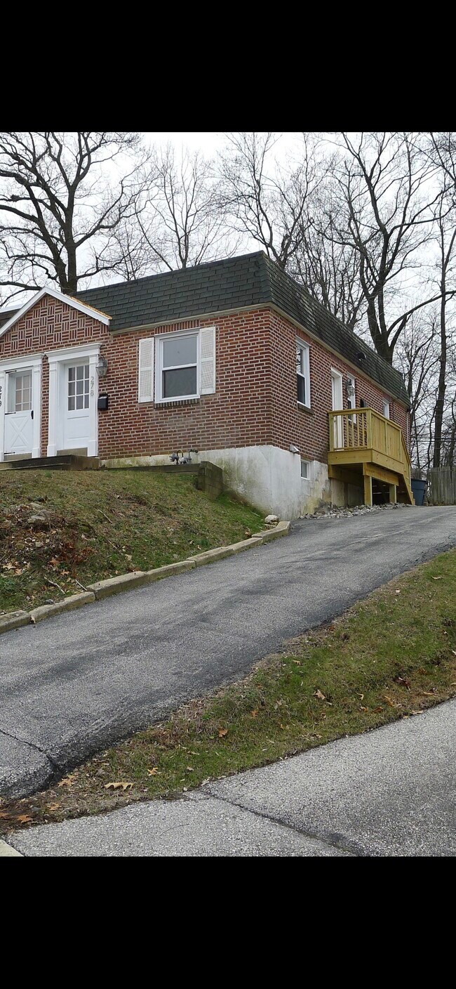 Building Photo - 278 Valley View Road