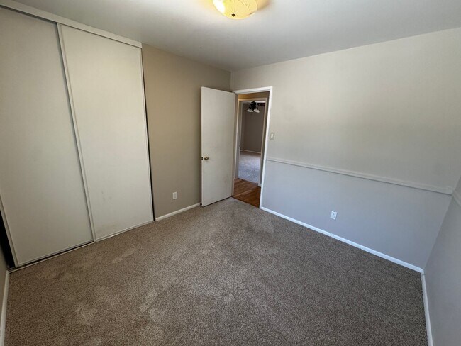 Building Photo - Spacious Aurora Home