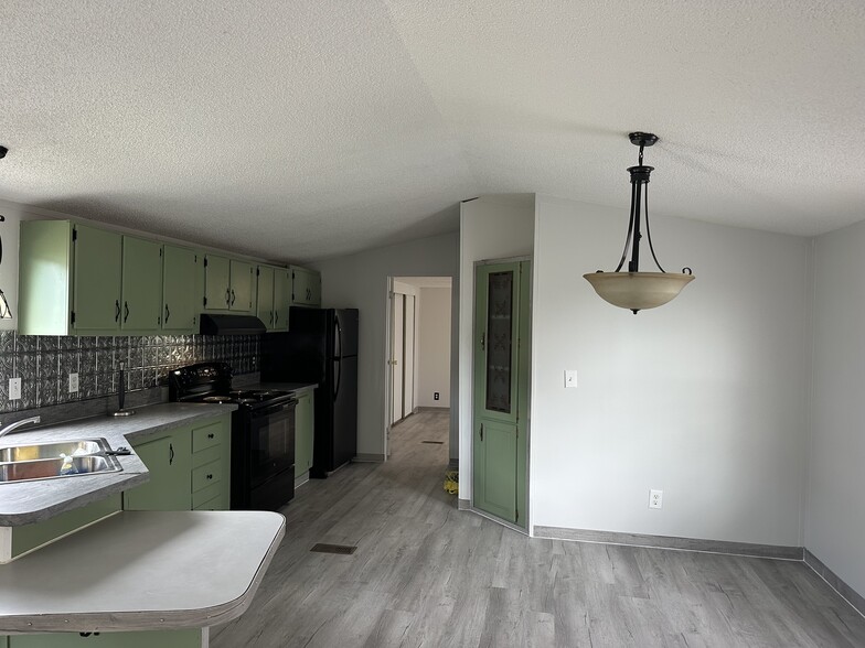 Building Photo - 150 James Way