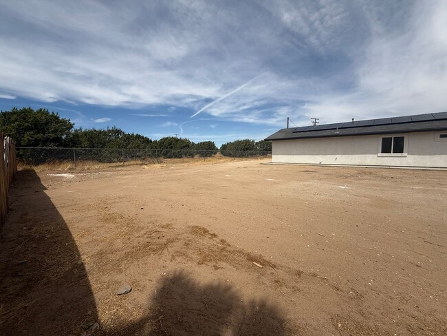 Building Photo - 12977 Cactus St