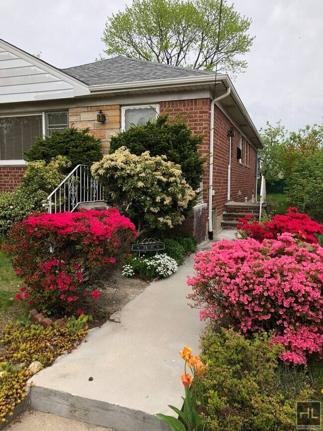 Building Photo - 219 STREET