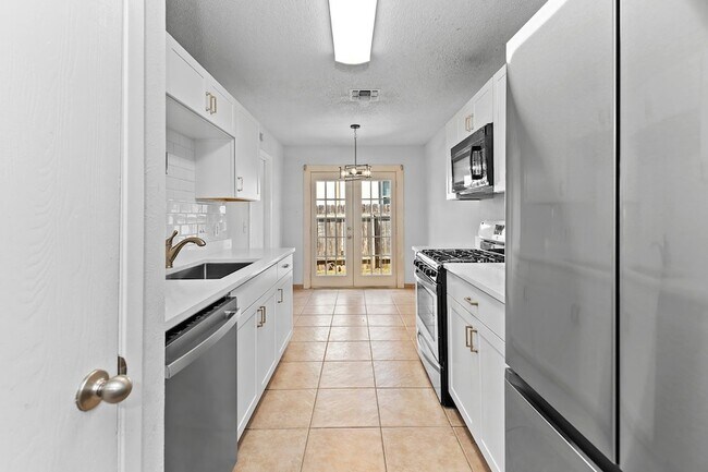 Building Photo - 607 Russet Valley Dr