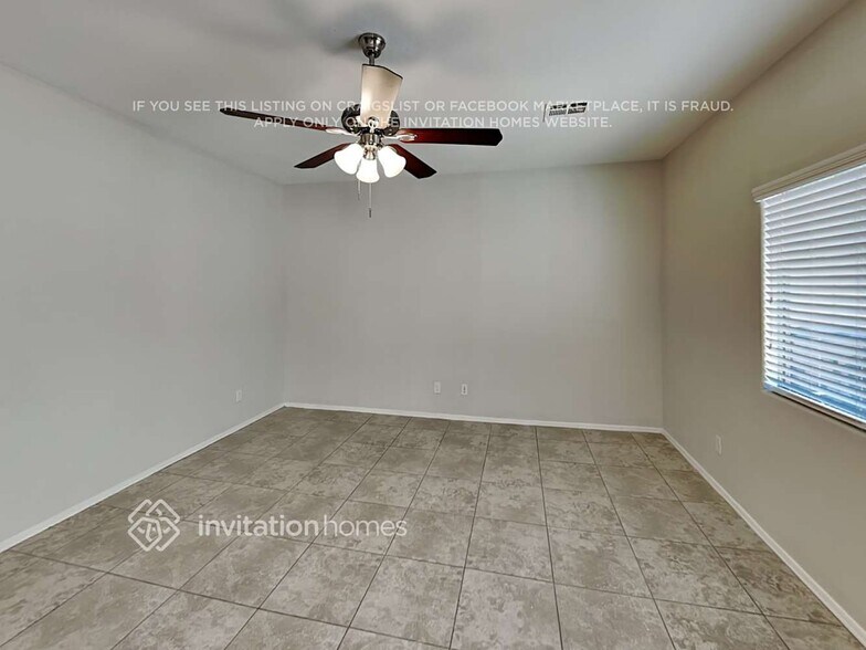Building Photo - 2101 E Caspian Way