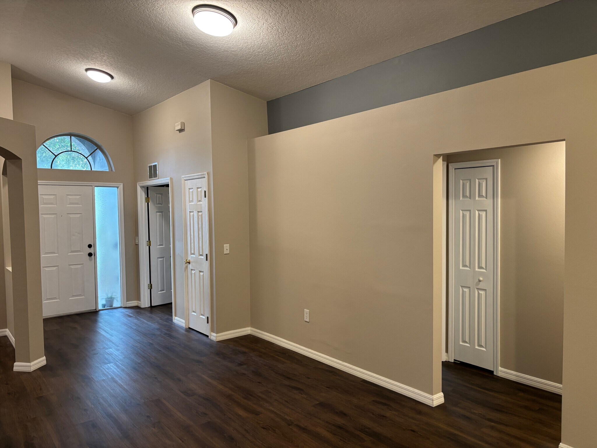 Main Living Area view towards entrance - 2302 Northern Leaf St