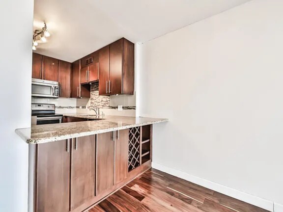 Building Photo - 1212 N La Salle Dr