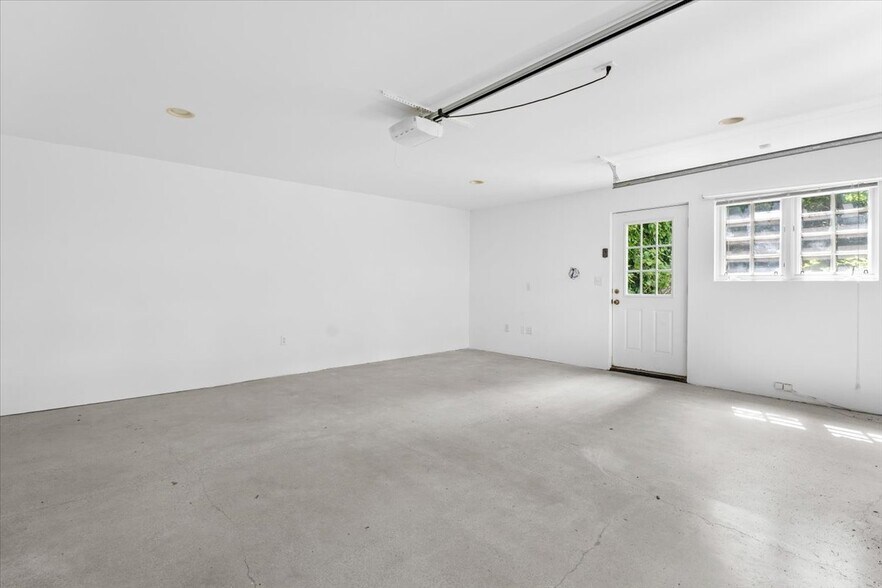 Building Photo - 229 15th St