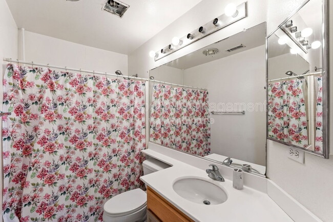 Building Photo - 954 Taylor Ln