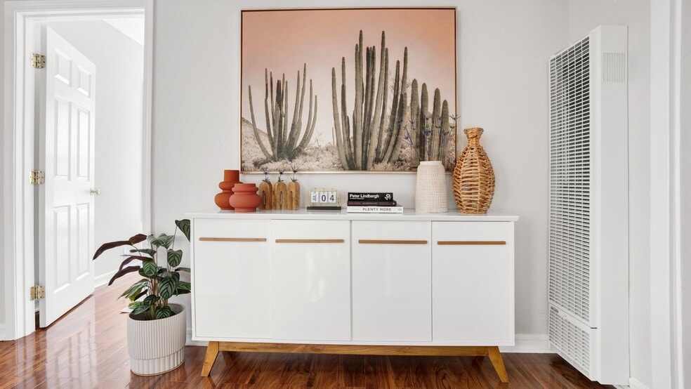 Building Photo - 724 Gramercy Dr