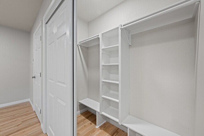 Building Photo - 2 Bed, 2 Bath Duplex