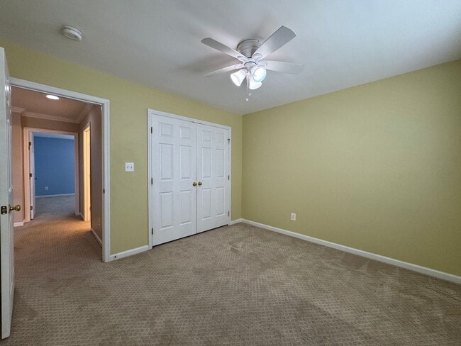 Building Photo - Stunning  4 Bed 3 Bath Home With Spacious ...