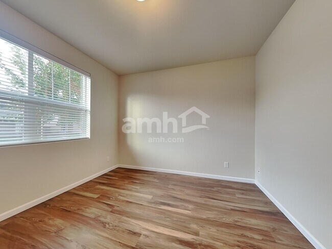 Building Photo - 2741 Link Ave