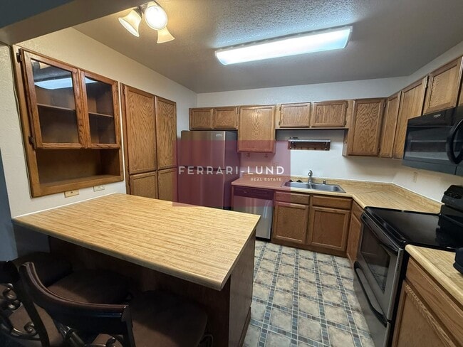 Building Photo - ?? Loft Style Townhome in Reno - Kay DeAlba Property!! ??