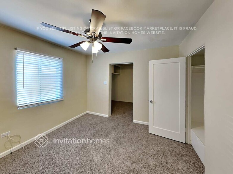 Building Photo - 2323 E Mitchell Dr