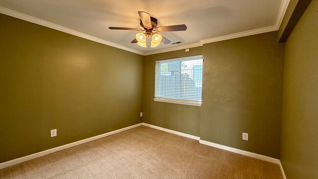 Building Photo - Northwest Colorado Springs Gem Near Trails...