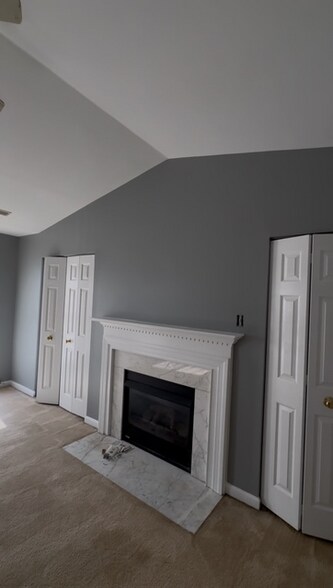 Building Photo - 667 Sprite Way