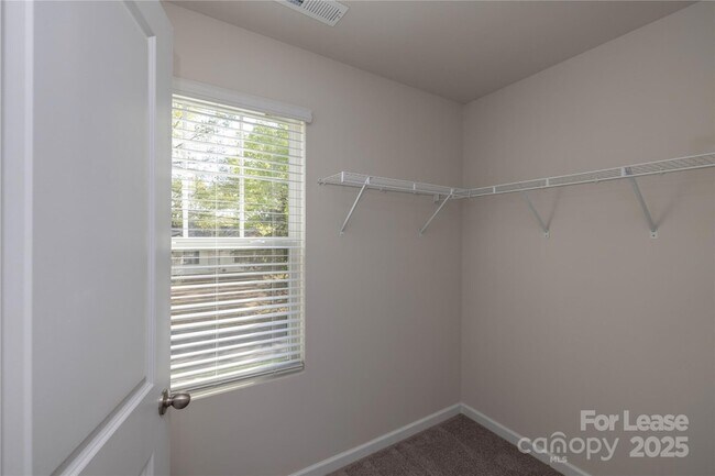 Building Photo - 148 S Bell Ave