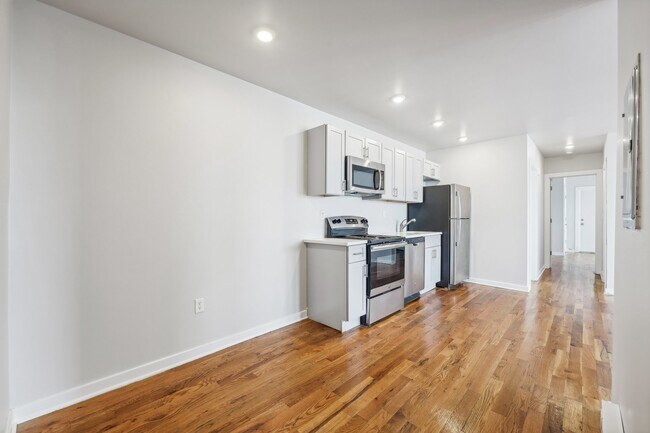 Building Photo - 4300 Chestnut St