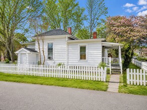Building Photo - Perfect Location — Downtown Blacksburg, Walk to Campus!