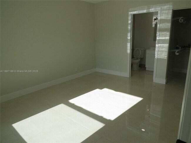 Building Photo - 1671 SW 44th Terrace
