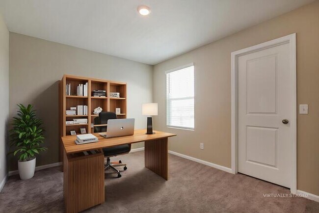 Building Photo - 2709 Island Pond Dr