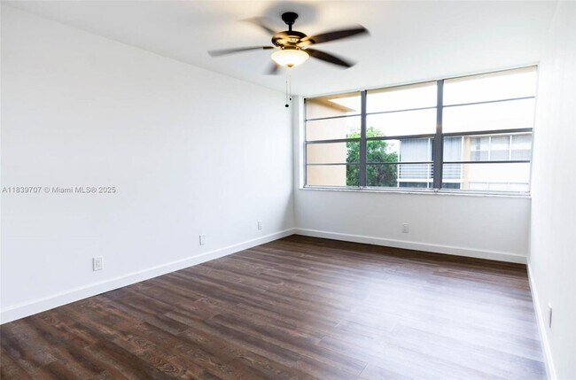 Building Photo - 2781 Taft St