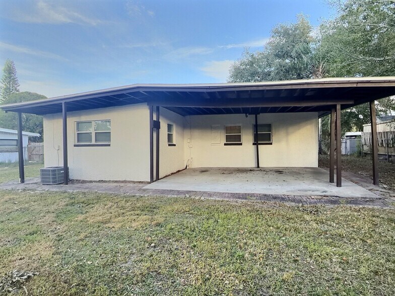 Building Photo - 102 Quintard Ave
