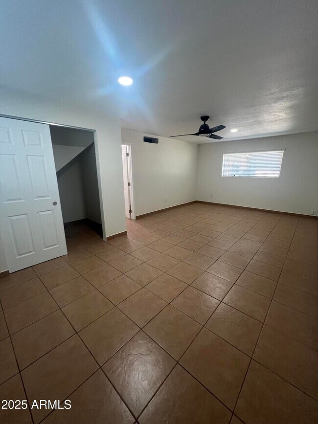 Building Photo - 4525 E Alta Vista Rd
