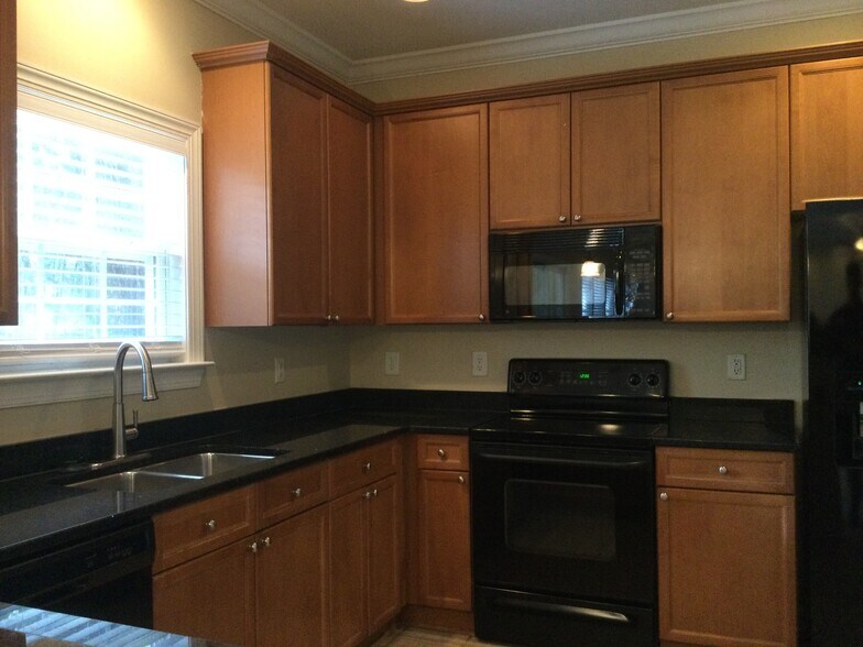 Building Photo - 8669 Hickory Creek Ln