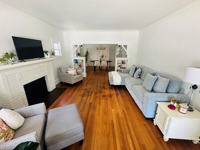 Building Photo - 1625 Wealthy St SE