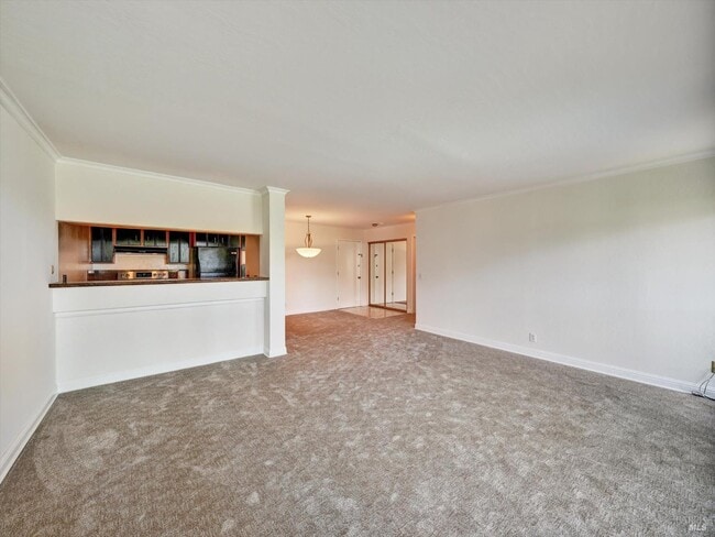 Building Photo - 367 Eden Roc Dr
