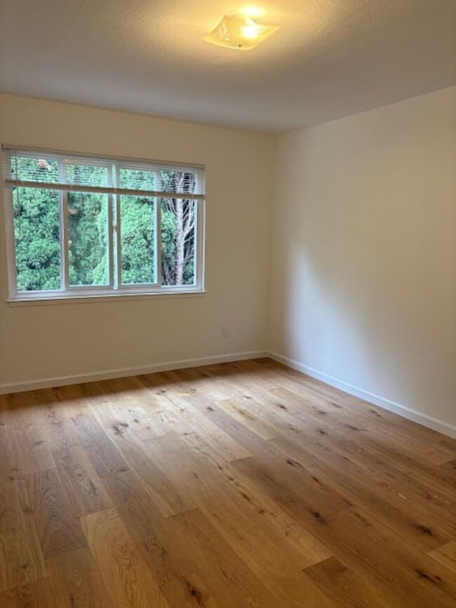 Building Photo - Beautiful Remodeled Berkeley 3 Bedroom Dup...