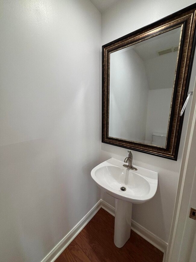 Building Photo - 140 Day Lily Dr