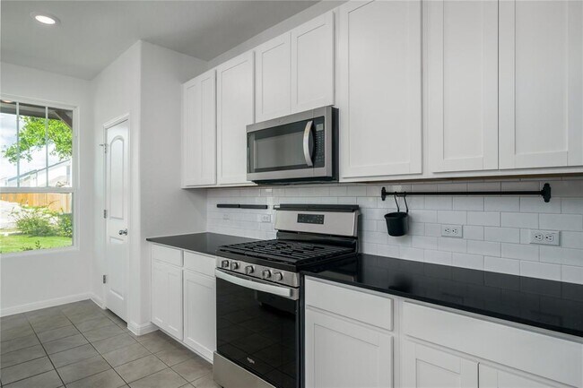 Building Photo - 2540 Acoma Ln