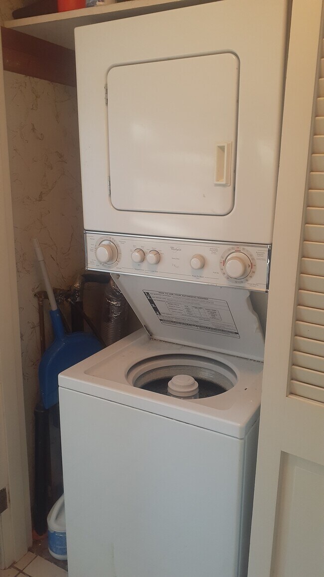 Building Photo - 201 Hoffman Ave